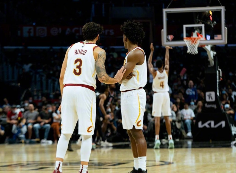 关于希洪竞技主场不敌拉科鲁尼亚，遭遇两连败的信息